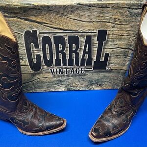 CORRAL Vintage Women’s western style boots size 8
